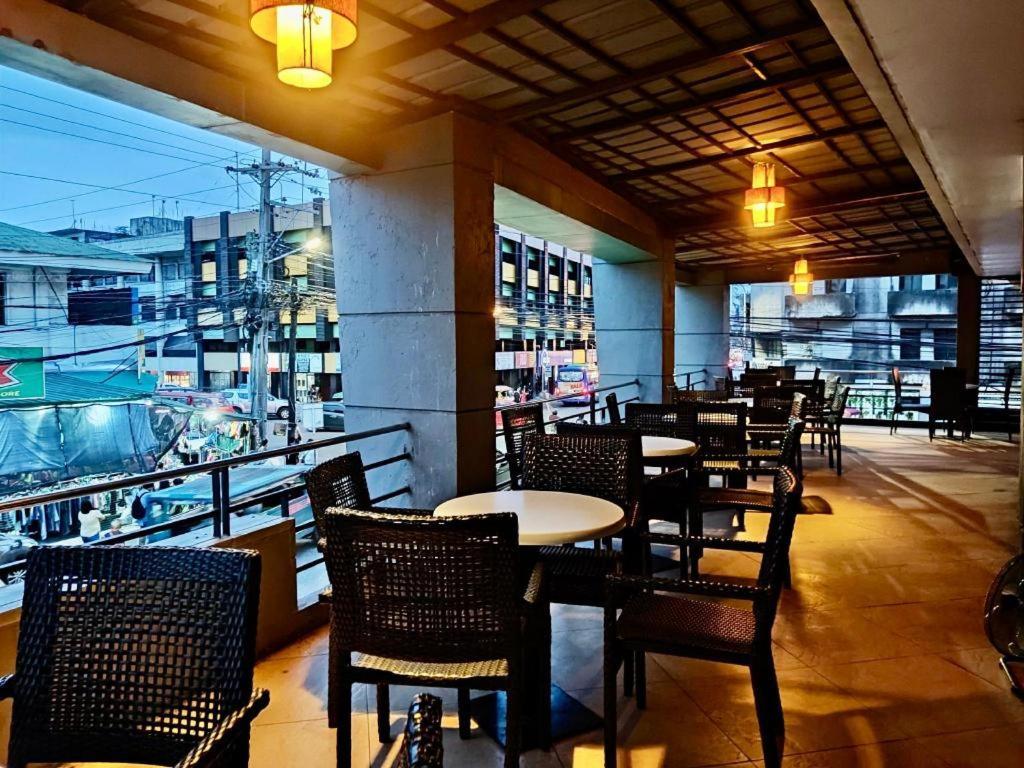 Mo2 Westown Hotel San Juan Bacolod Bagian luar foto