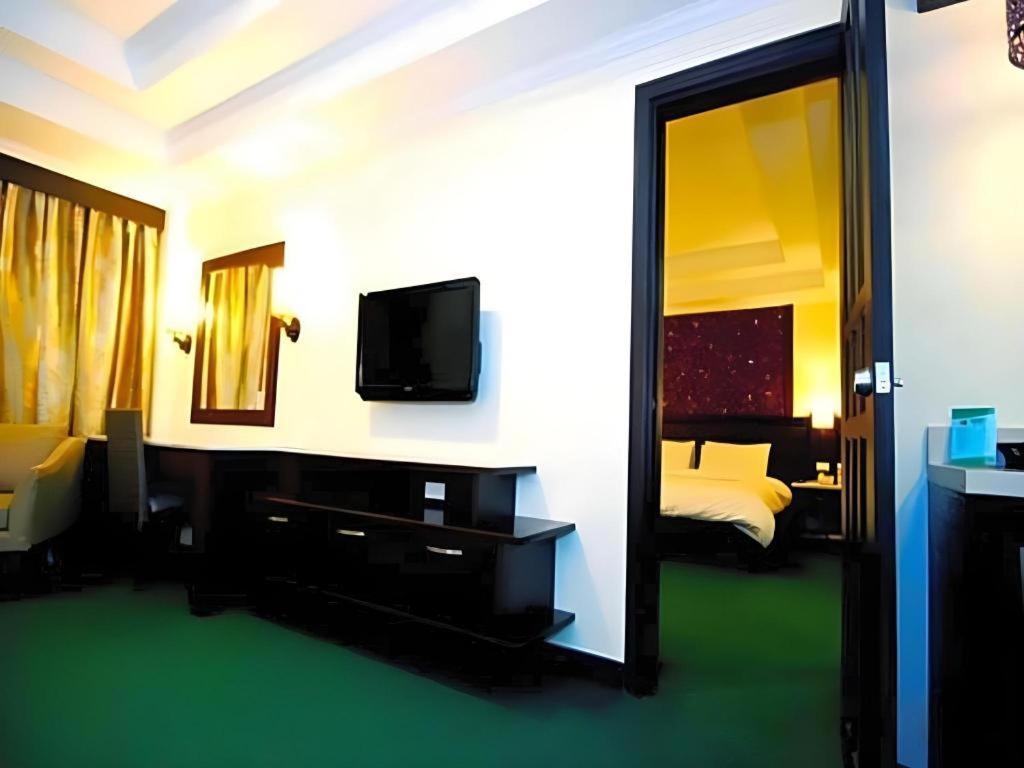 Mo2 Westown Hotel San Juan Bacolod Bagian luar foto