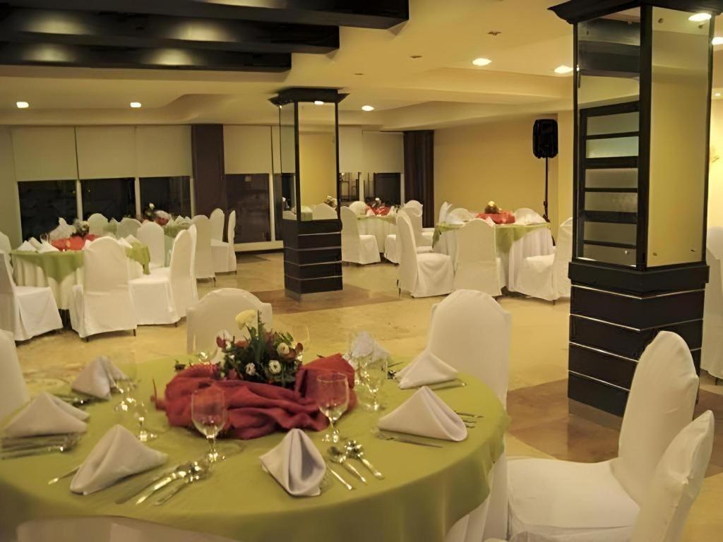 Mo2 Westown Hotel San Juan Bacolod Bagian luar foto