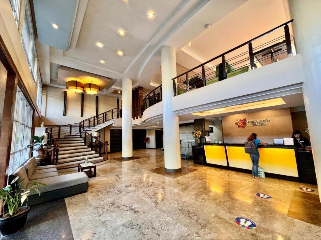 Mo2 Westown Hotel San Juan Bacolod Bagian luar foto