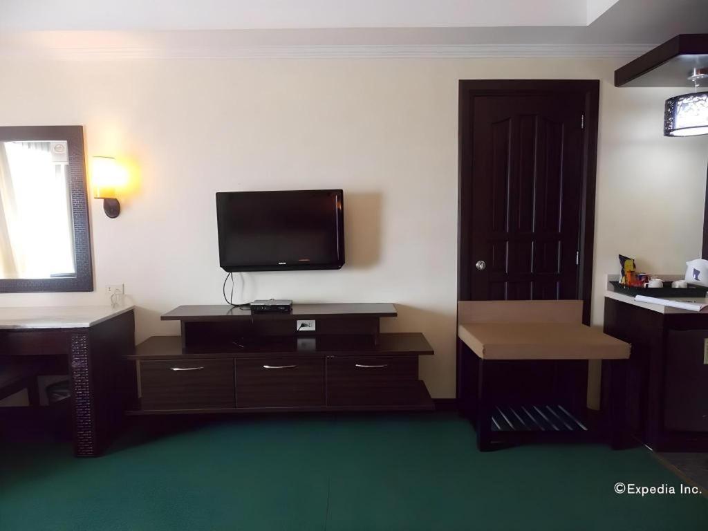 Mo2 Westown Hotel San Juan Bacolod Bagian luar foto