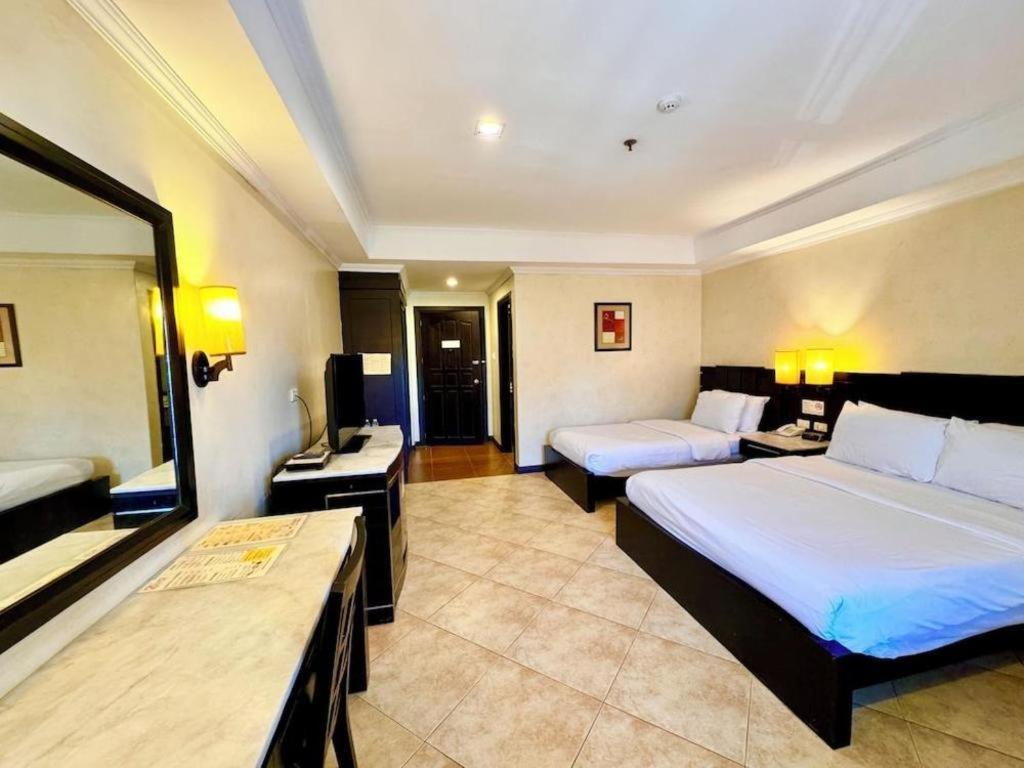 Mo2 Westown Hotel San Juan Bacolod Bagian luar foto