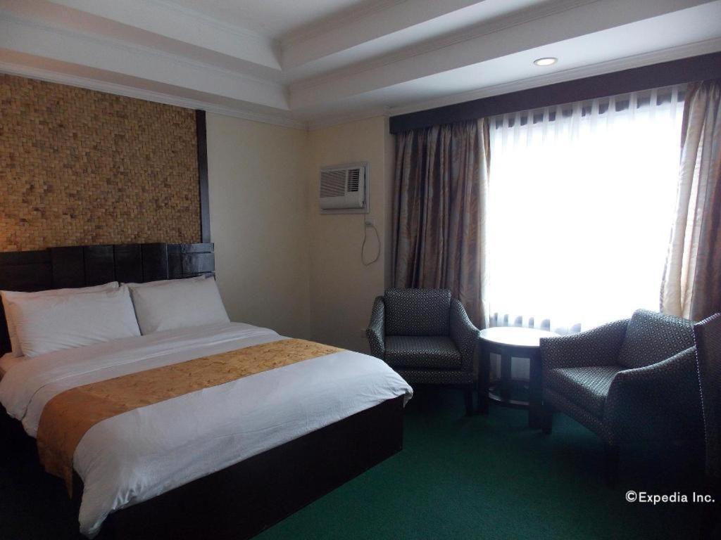 Mo2 Westown Hotel San Juan Bacolod Bagian luar foto