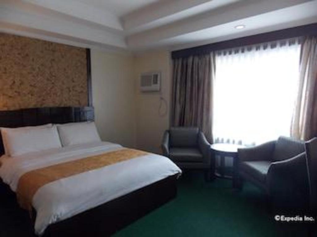 Mo2 Westown Hotel San Juan Bacolod Bagian luar foto