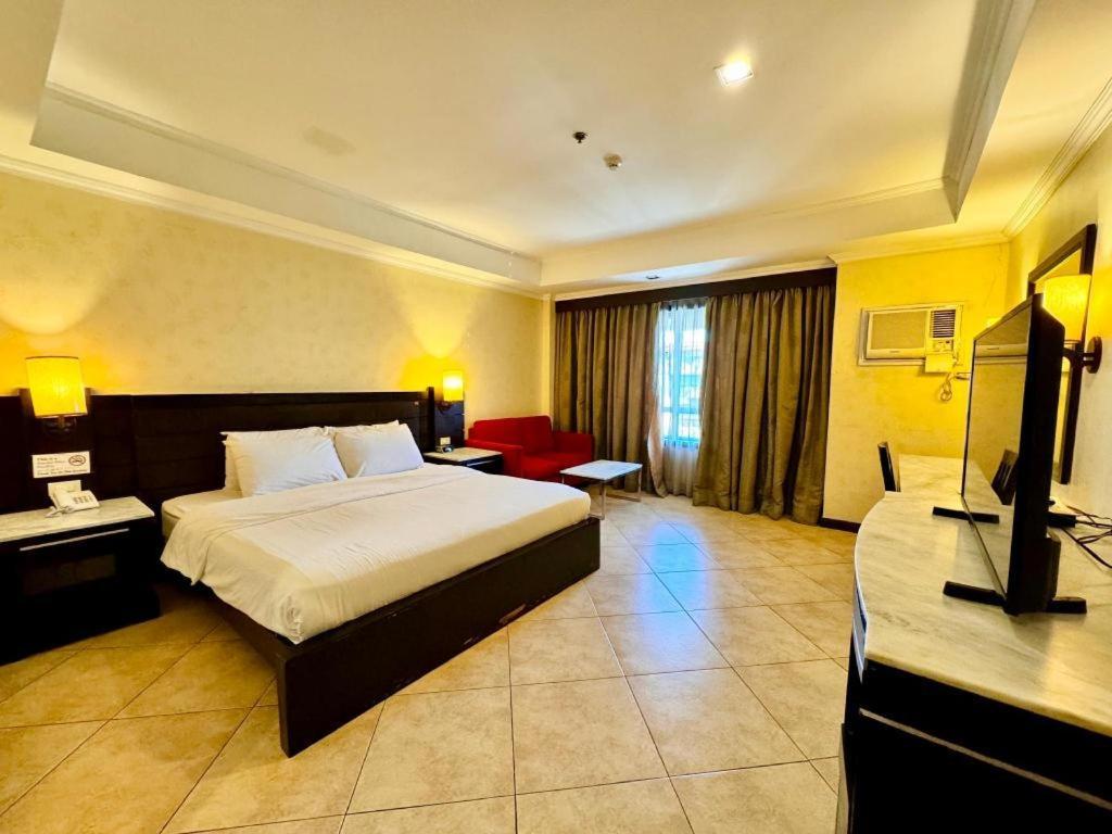 Mo2 Westown Hotel San Juan Bacolod Bagian luar foto