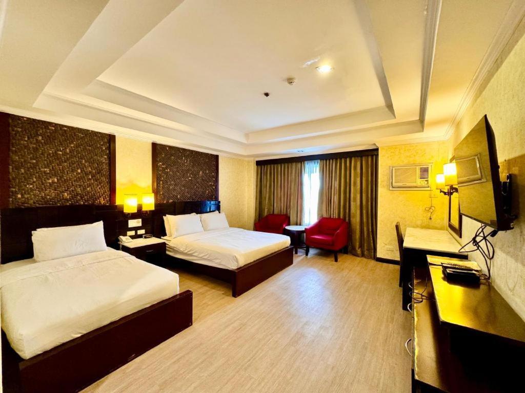 Mo2 Westown Hotel San Juan Bacolod Bagian luar foto
