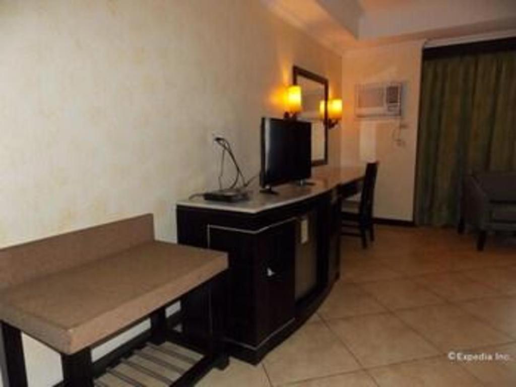 Mo2 Westown Hotel San Juan Bacolod Bagian luar foto